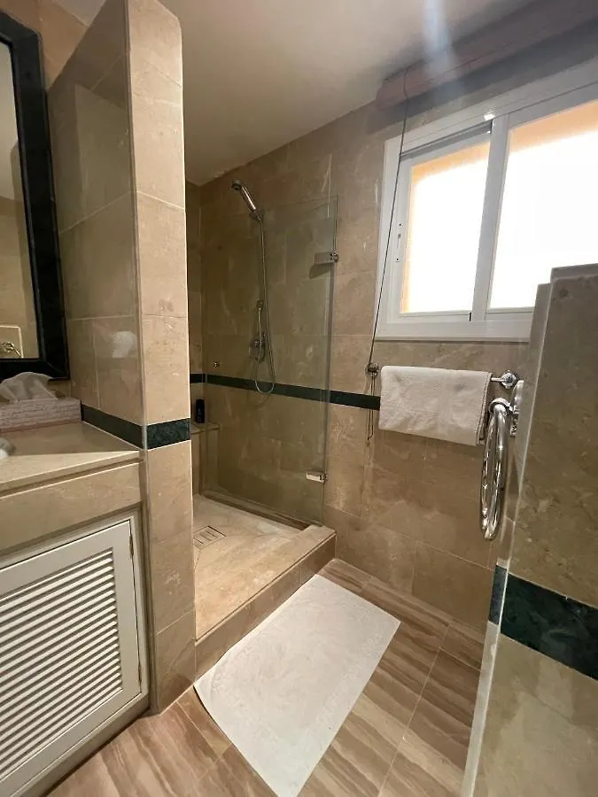Hacienda Elviria 2 Bedroom Spacious Apartment Marbella